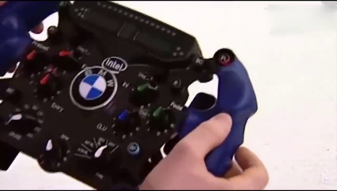 买9000万的跑车竟送了一把方向盘，研究了半天都不知道干什么的