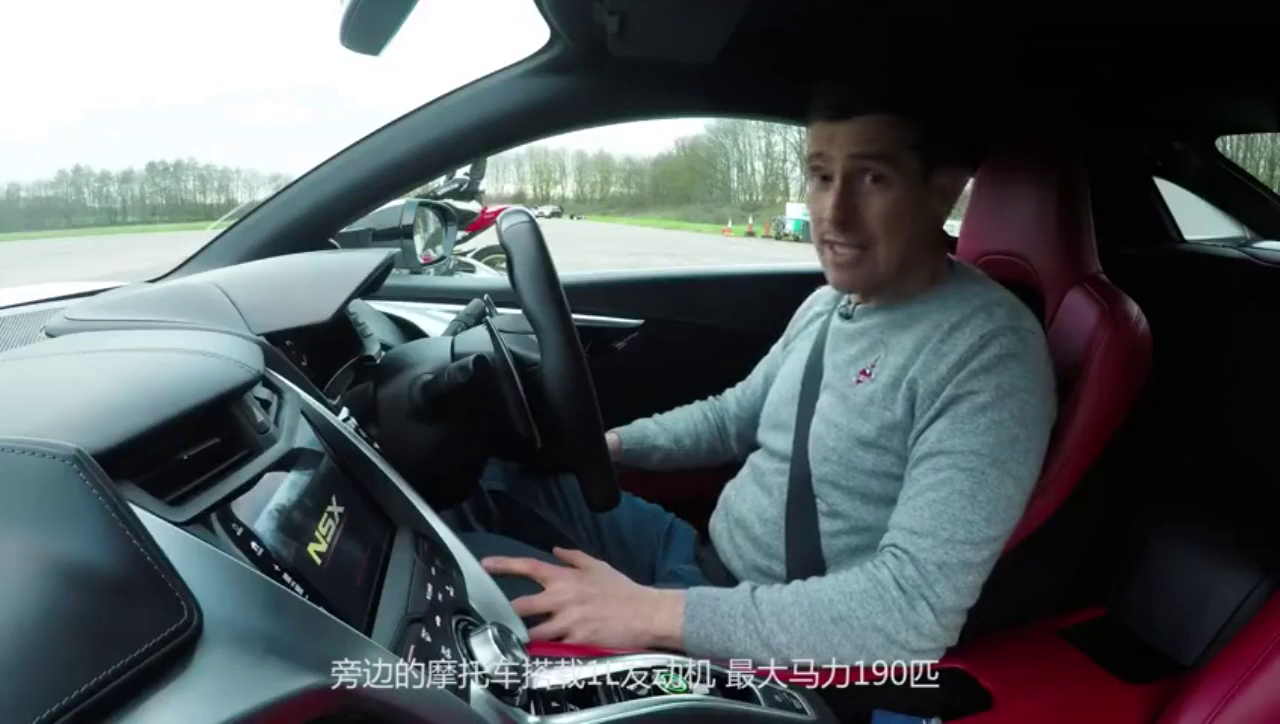 本田跑车讴歌NSX，对决本田摩托车，谁的速度能更快！