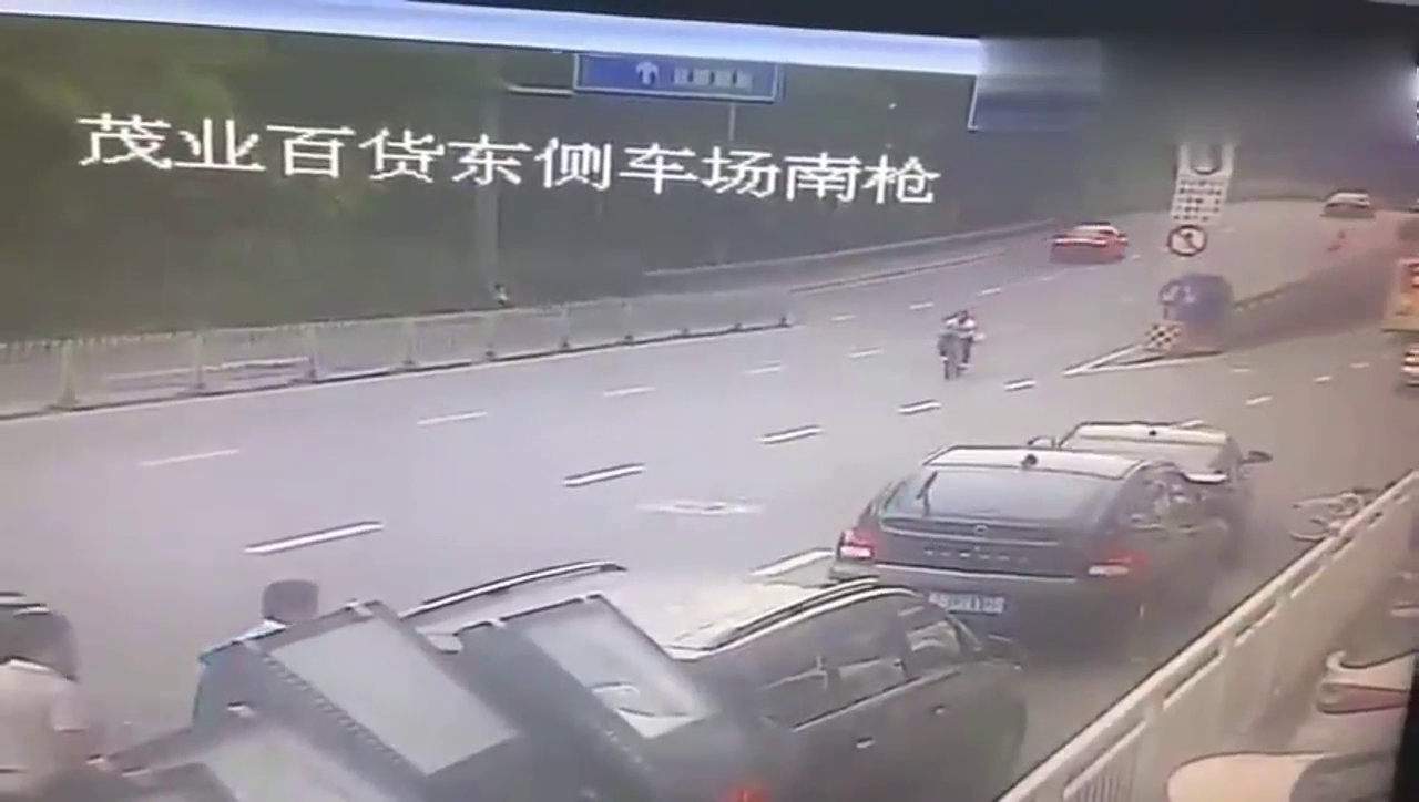电动车逆行太嚣张，看到结局我就已经放心了