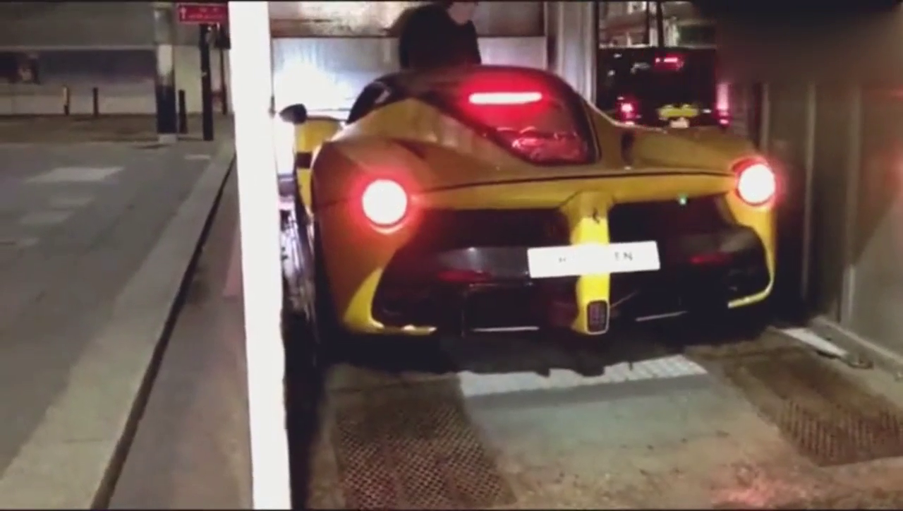 土豪定制2亿的超级跑车到货，后面几千万的法拉利都弱爆了