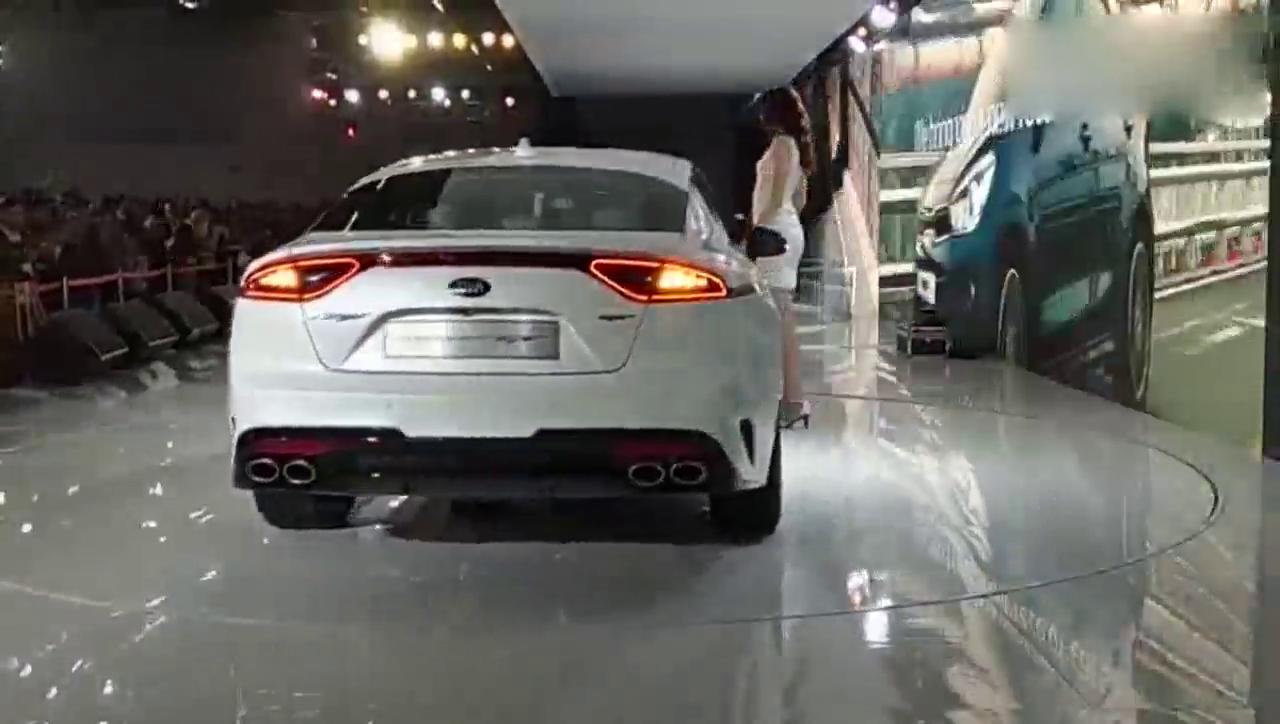 路上回头率不比跑车差，起亚斯汀格GT