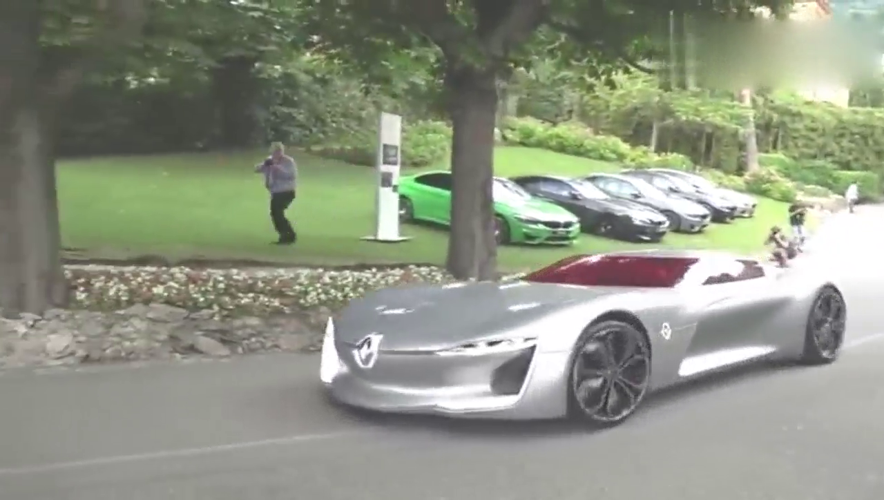 路上偶遇的超级跑车，打开顶棚的瞬间，谁都会爱上！