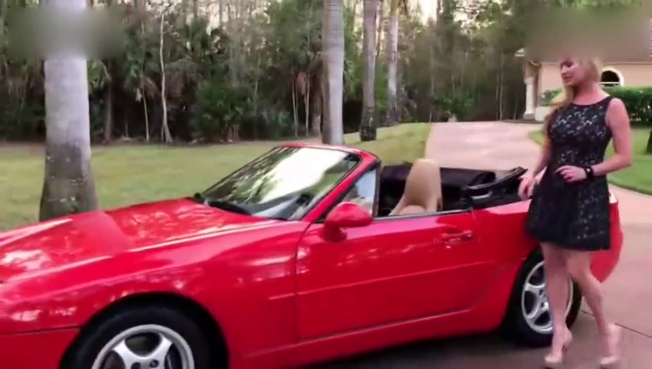 20年前的保时捷跑车有多霸气，女销售打开引擎盖就知道了