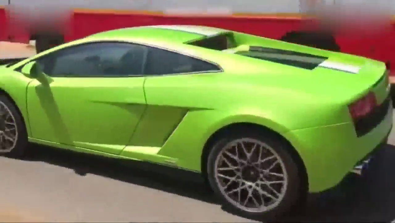 几十辆兰博基尼遇上减速带，你才知道开跑车有多尴尬！