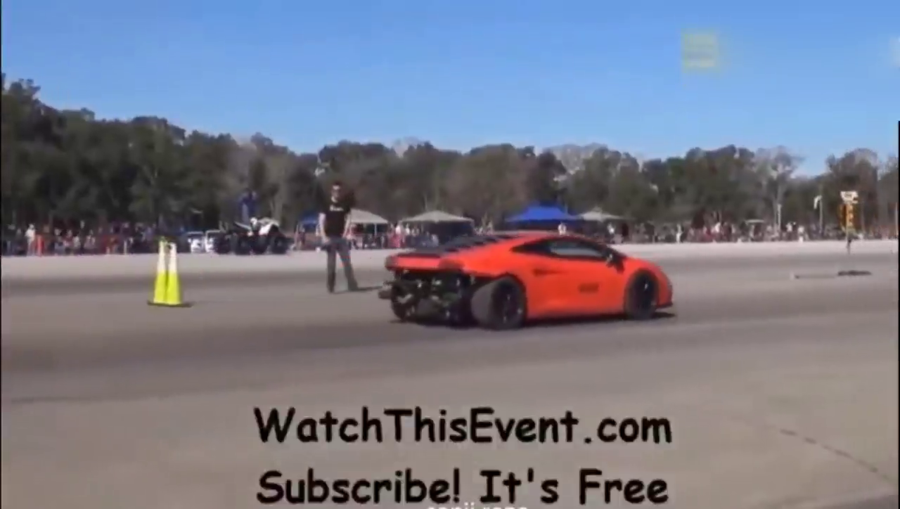 土豪新买一辆1000多万跑车，在街上狂轰油门，下一秒就成了火球