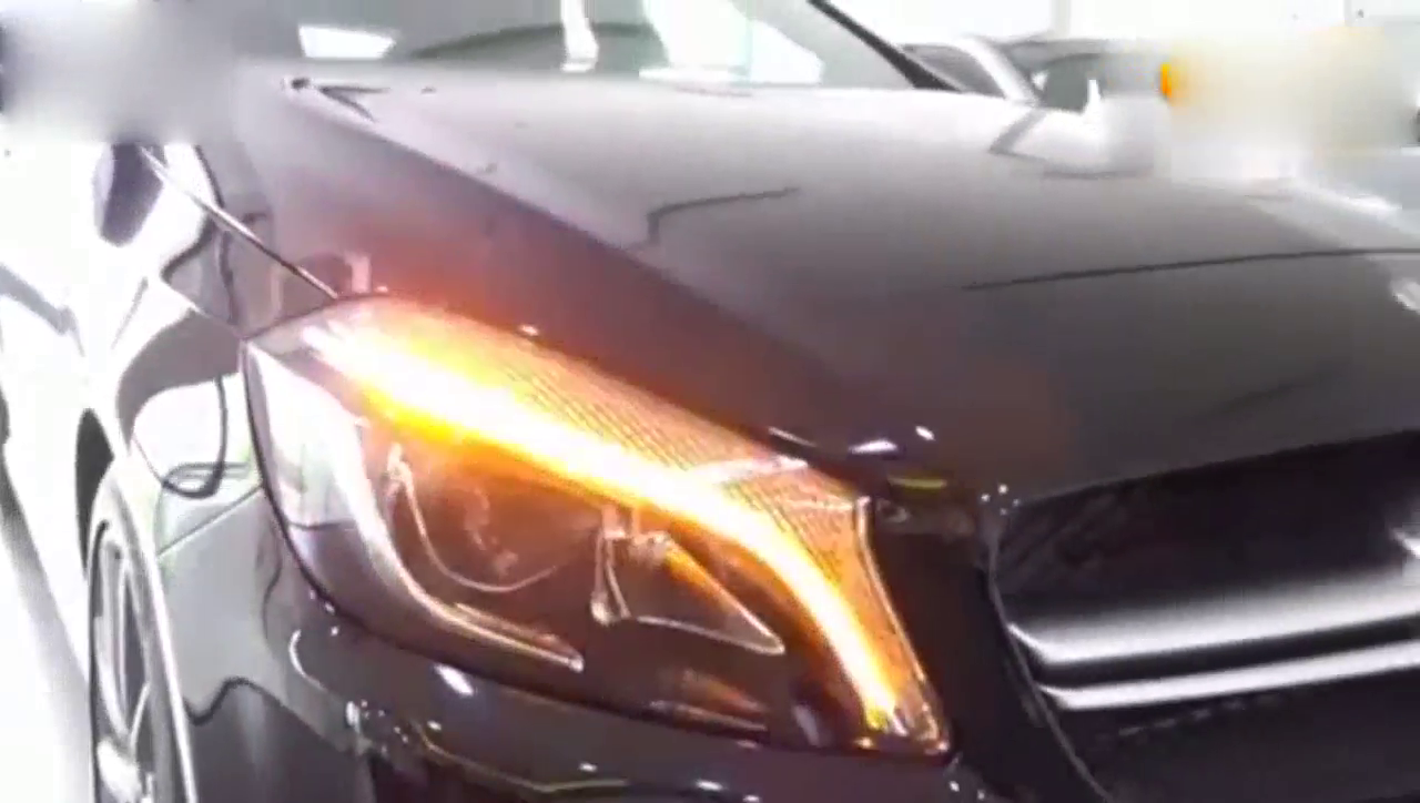 2018款奔驰A45，原来小钢炮也可以这么帅，秒杀100万以下跑车！