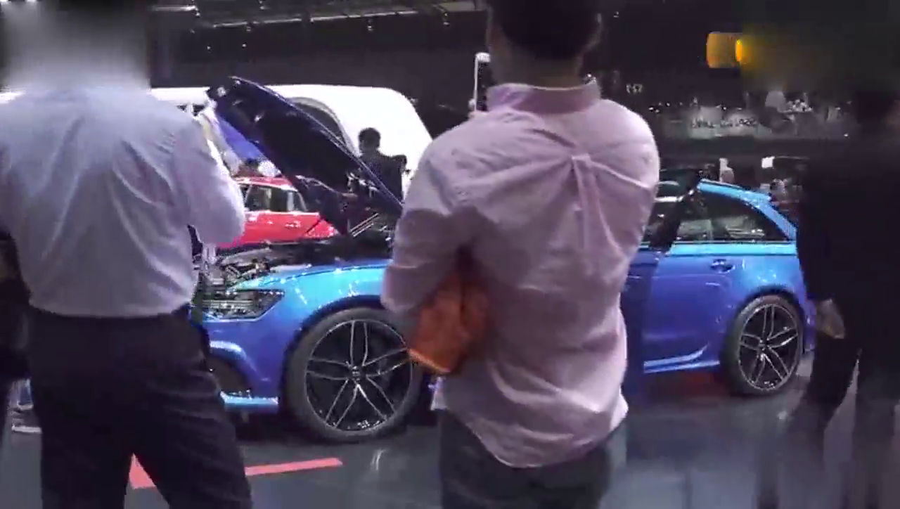 奥迪全新A4L亮相北京车展