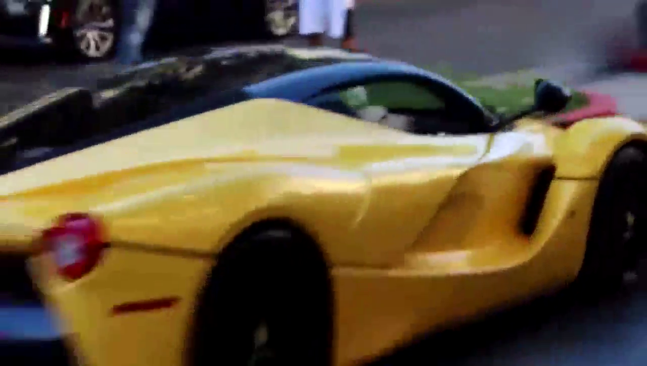 街头遇到一辆法拉利跑车 看到副驾驶后我心碎了