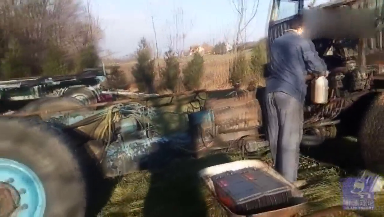 被报废丢弃的太脱拉T813卡车重新启动，V12风冷柴油机依然强悍