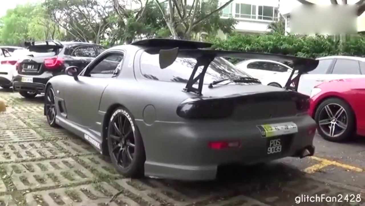 街头碰到一辆马自达跑车,香车美女!