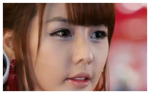 最美韩国车模，清纯可人，法拉利、奥迪对其恋恋不舍