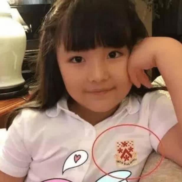 李湘晒照片太粗心,意外暴露王诗龄一件小饰品,网友:半年工资