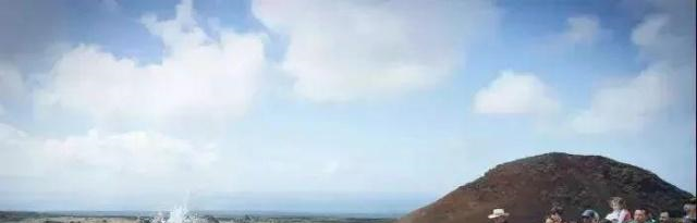 世界上最没“尊严”火山,竟沦落成烧烤炉,还被游客把玩!