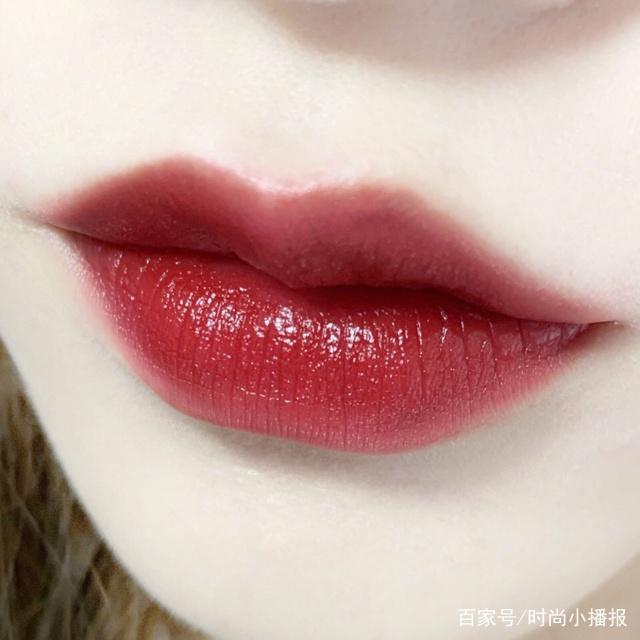 纪梵希小羊皮307复古石榴红试色，来品一品这颗沧海遗珠！|石榴红|小羊皮 