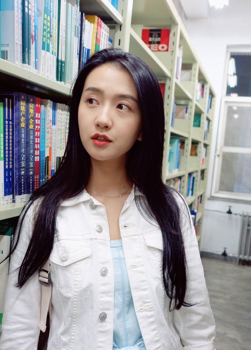 中国内地影视美女演员许龄月