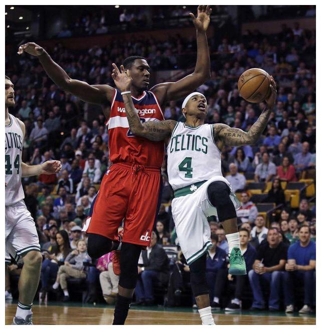 NBA球员的核心力量！詹姆斯顶不动巴里亚，库里突破总被上身体