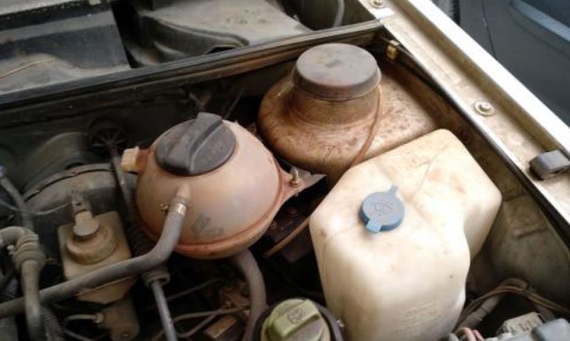 车上自带防冻液能用多久？老司机：超过这数，铁打的防冻液也失效