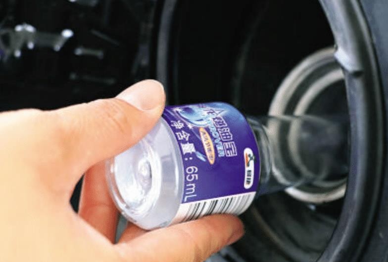 燃油宝能清理发动机积碳吗？维修工：等等，先分清直喷、电喷！