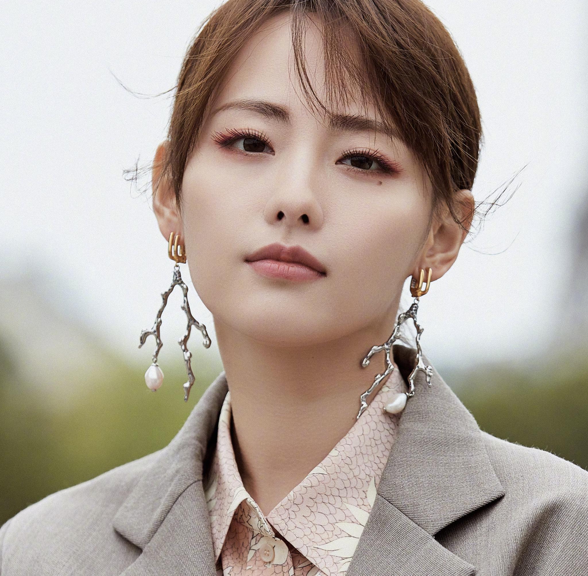 她两只是发了张合照而已，怎么就变成比美大赛了？