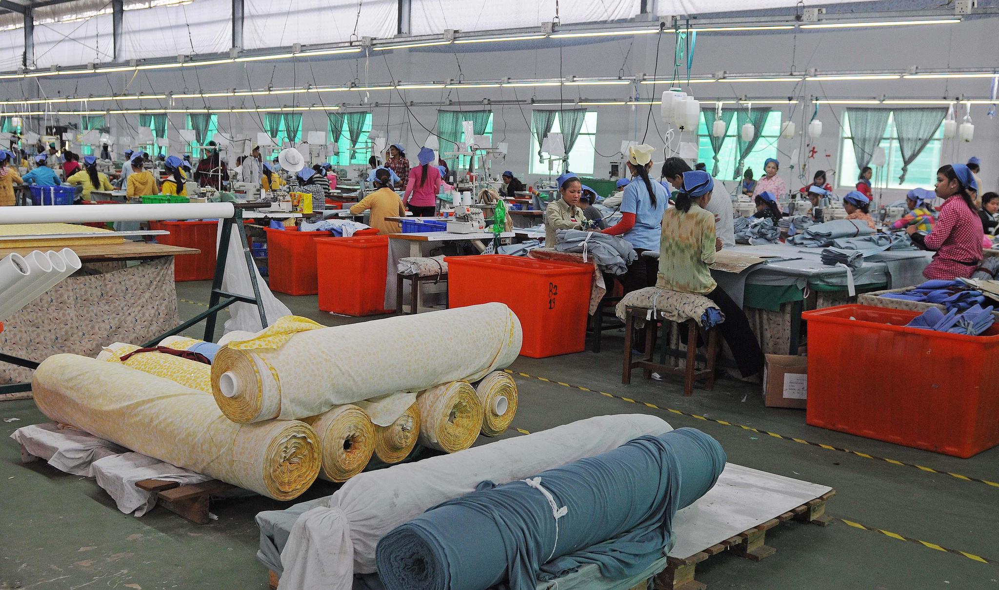 尽管如此,能进入外国人开办的工厂里做工,对于多数柬埔寨女人来说