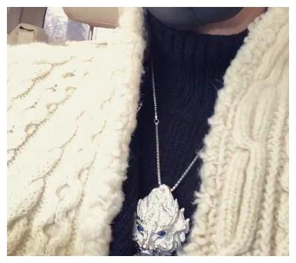 黄子韬吴亦凡和好后狂发糖,定制礼品ins点赞,C