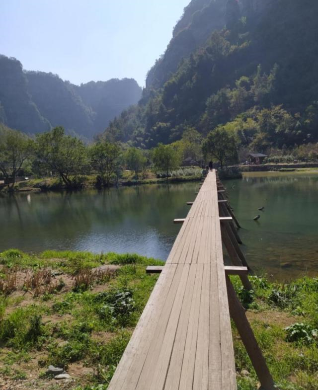 临夏三道街皮货贸易探秘：千年商道上的皮革传奇