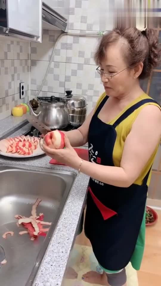 嫁到韩国的中国女人婆婆桃子都要留给媳妇吃这让人羡慕