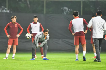 京媒:国足战泰国攻防两端都是考验 卡帅首秀看