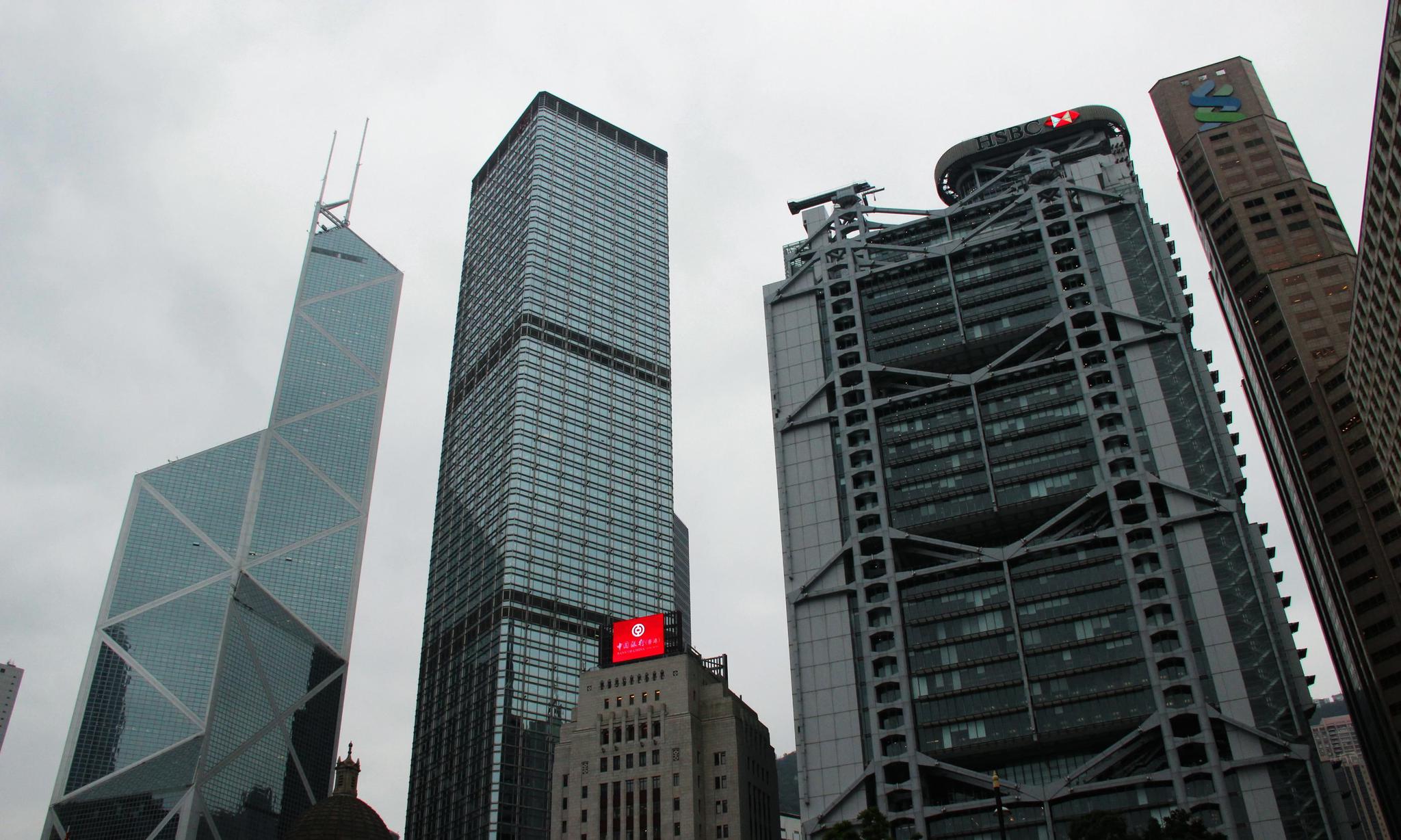 香港汇丰银行大厦：外形独特让人过目难忘，据闻设计暗藏风水|中银大厦|银行大厦|风水_新浪新闻