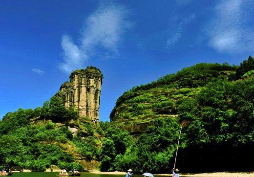 �����������У���ɽ�����Բ��ߺ죬��������������Դ