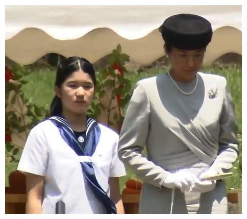 金孙地位就是高，悠仁王子小学毕业了，还要去皇陵参拜报告！
