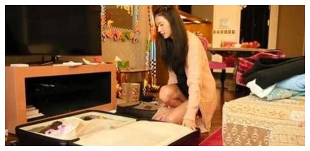 林心如霍建华合体出席电影节 穿情侣装低调秀恩爱,网友:车也不错