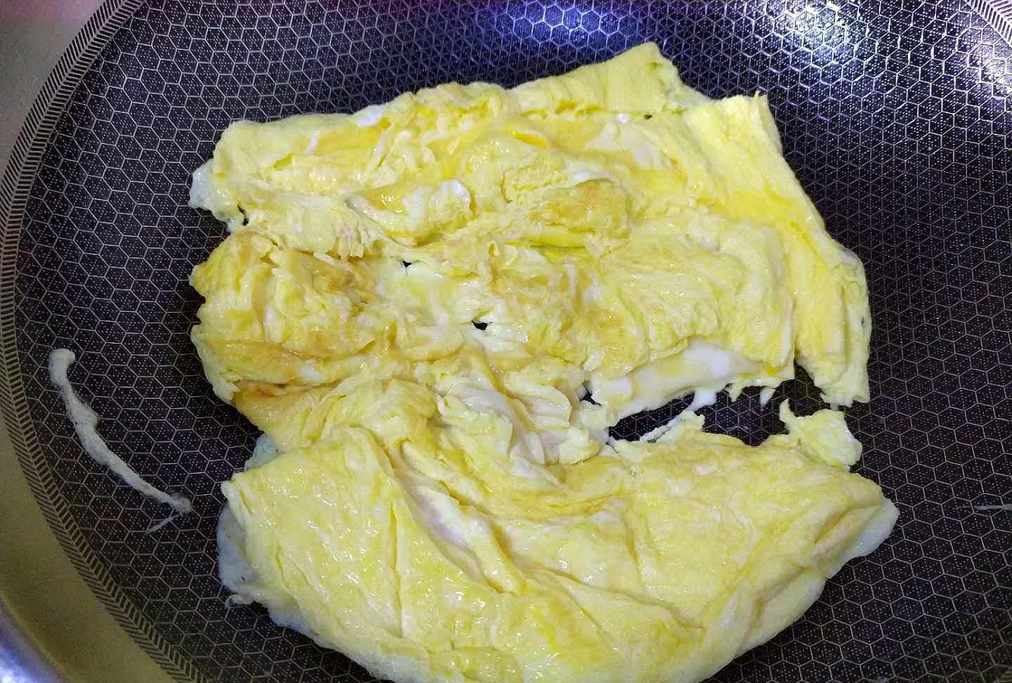 分享蒜黄炒鸡蛋的做法，少放调料，原汁原味，营养美味 - 哔哩哔哩