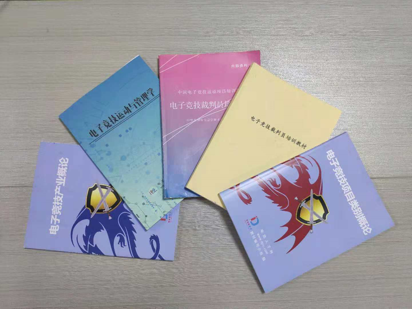 如何正确看待电竞教育?爱电竞教育让学生群体