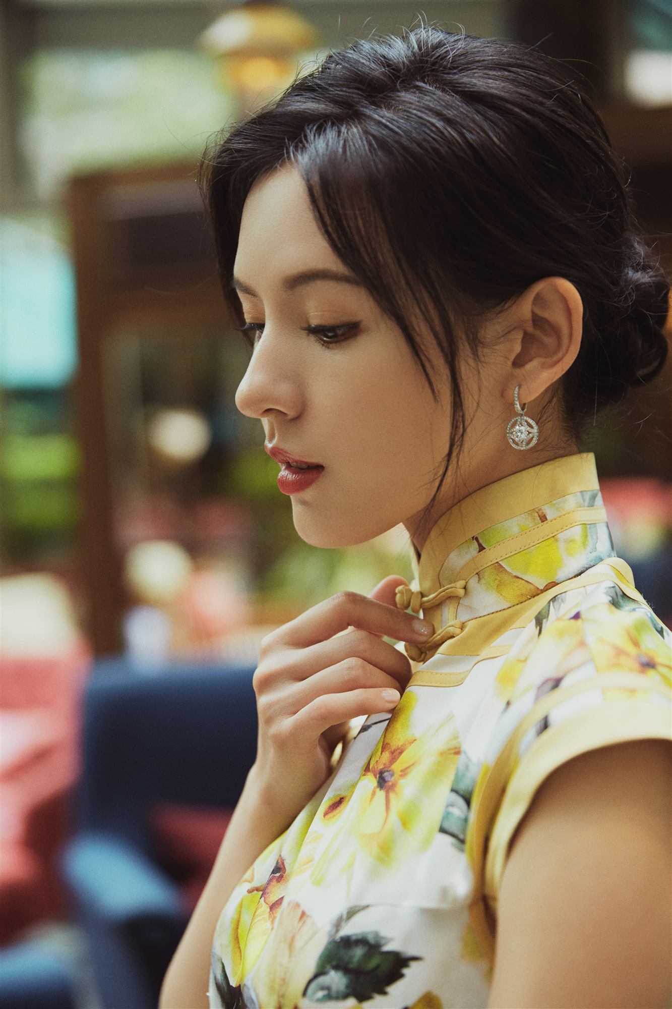 张予曦受邀英女王马球赛 旗袍造型显东方神韵