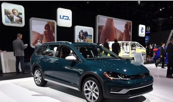 全新大众高尔夫旅行车现身，配湿式双离合榨180匹，纯德系血统