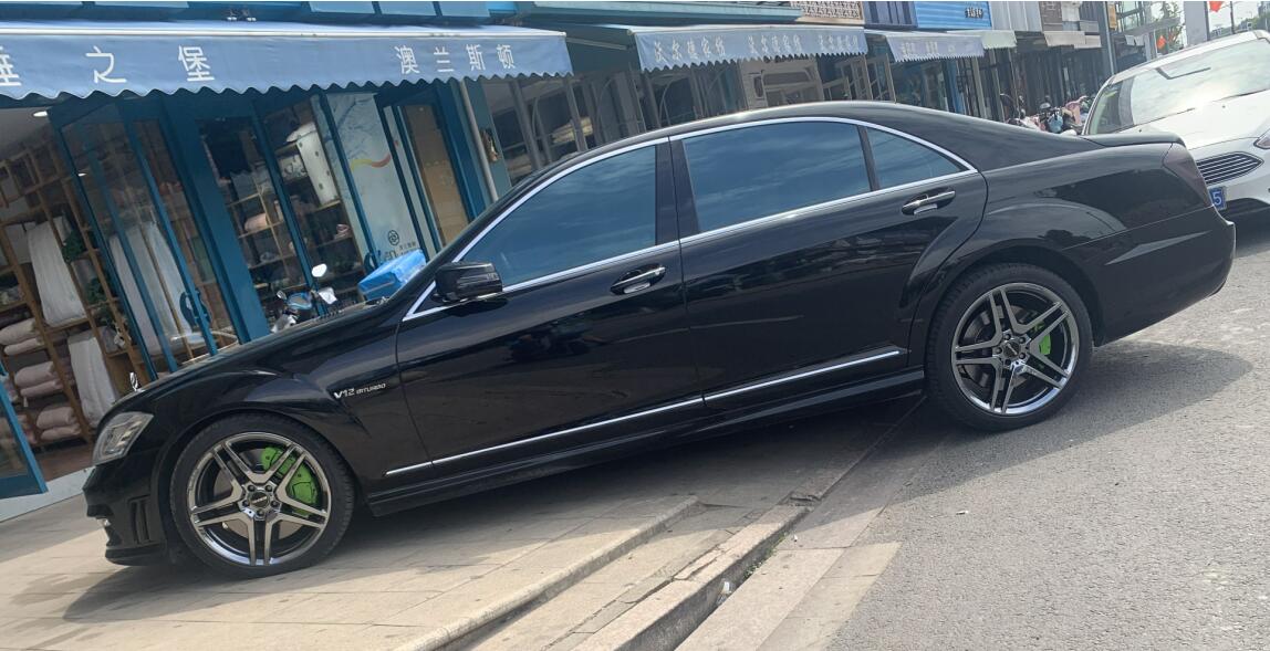 南通叠石桥实拍奔驰S65L AMG，绿色卡钳很亮眼！
