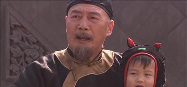 《大宅门》评:细节狂魔,白景琦的衣服为什么越当越便宜?