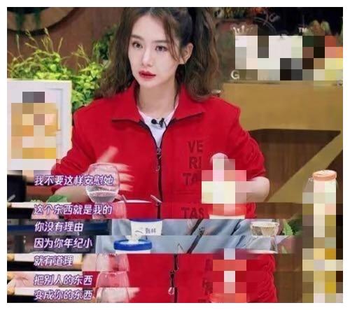 戚薇和女儿抢裙子,给女儿说的话太有教育意义,圈粉无数