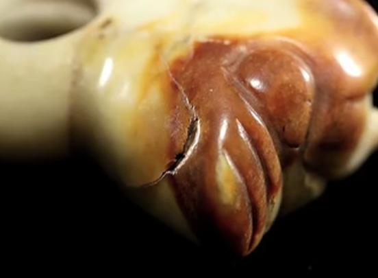 祖传玉猪龙、自估价100万，专家：这么大的玉猪龙最少一个亿