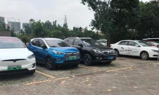 什么时候买车最便宜？内部员工：挑这三个时间下手，亏本都卖