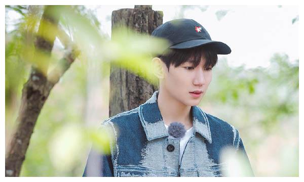 贾乃亮叫杨超越三姐,叫王源三哥,哈哈农夫想