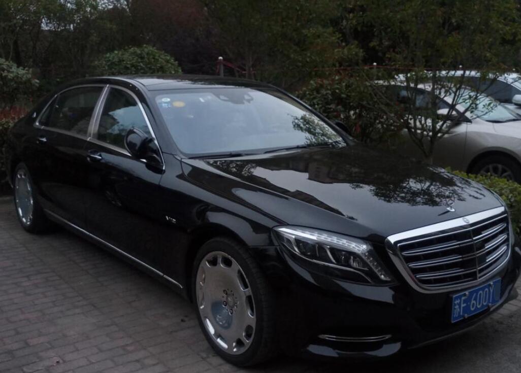 南通滨江实拍迈巴赫S600，气场丝毫不输宾利！