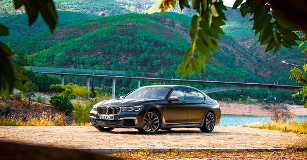 BMW M760Li配置高，内饰高级