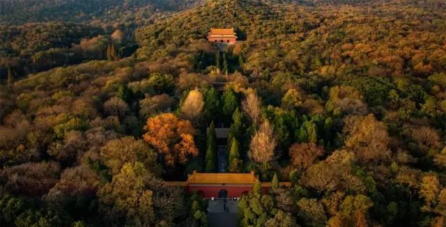 此皇帝13城门同时出殡，此后传说不断，但六百年来从没有被盗过