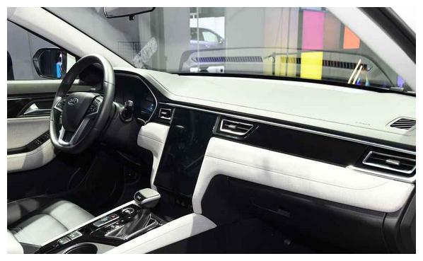 又一款国产家轿来了,掀背造型,搭载1.5T+CVT,或将11月上市!