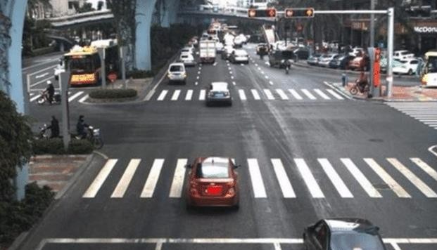 长期每次开两三公里，对汽车危害大，没出质保期就可能报废了