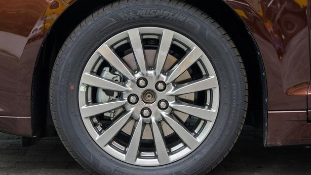 最失败的豪车,进口品质国六标准,降到23万还卖不动
