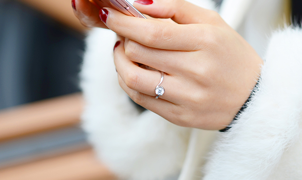 订婚戒指多少钱的合适 2019年订婚戒指市场新标向