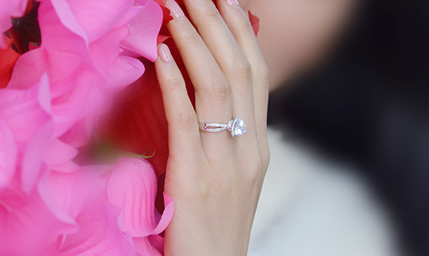订婚戒指多少钱的合适 2019年订婚戒指市场新标向